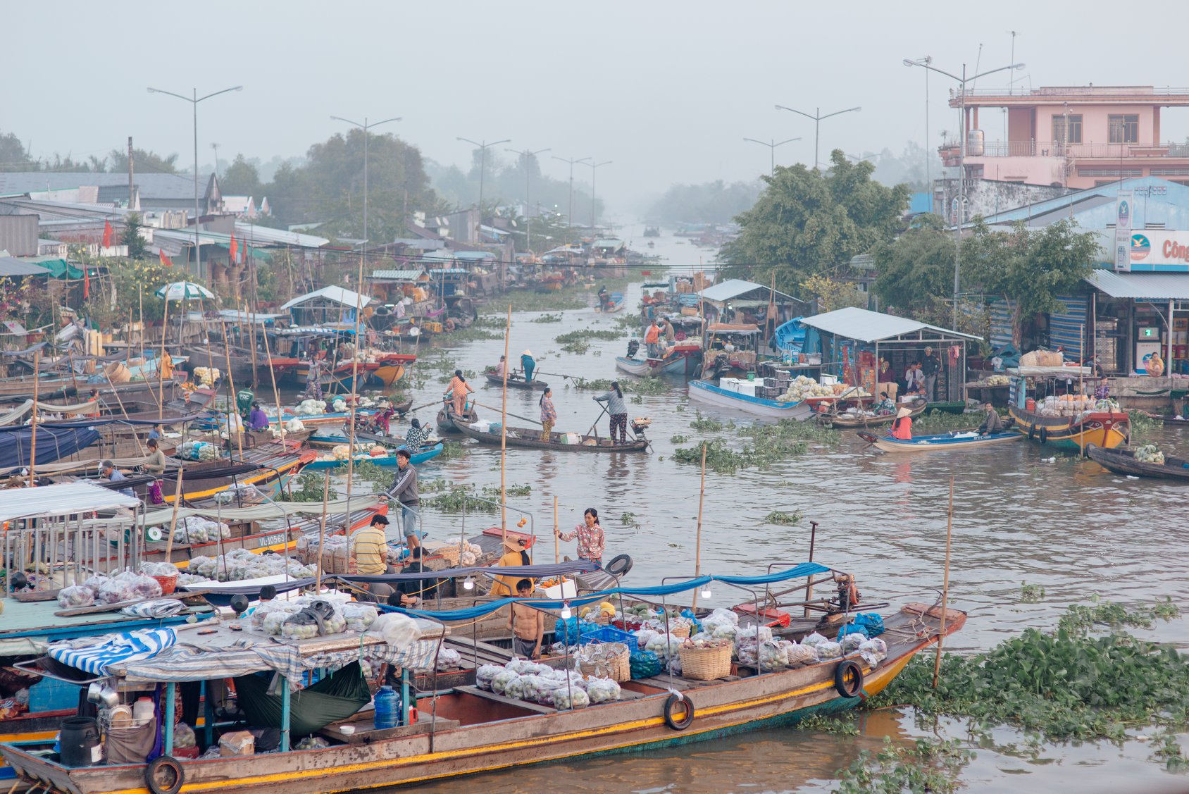 Văn hoá - Thích thú với khung cảnh thuyền ghe tấp nập ở chợ nổi Ngã Năm sáng 30 Tết (Hình 5).