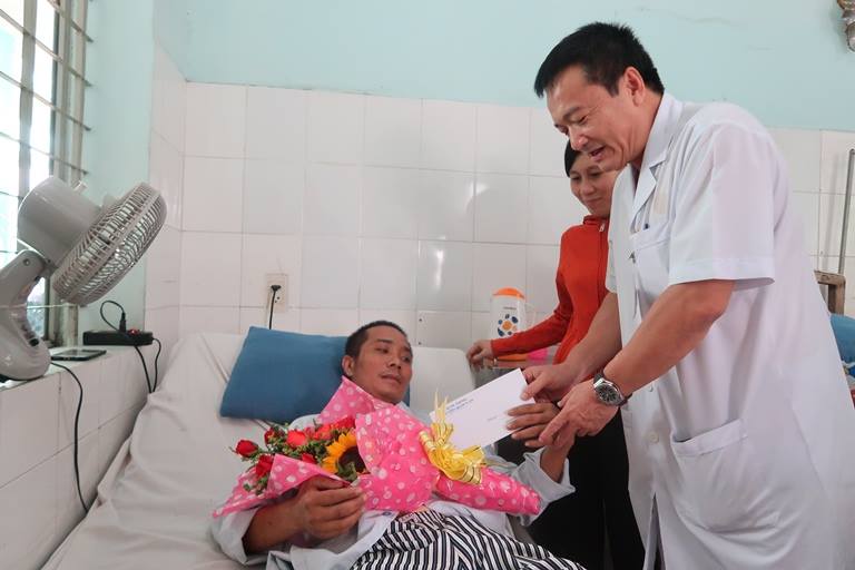 Sức khỏe - Ngư dân Trường Sa gặp nạn nguy kịch khi đánh cá hồi sinh kỳ diệu