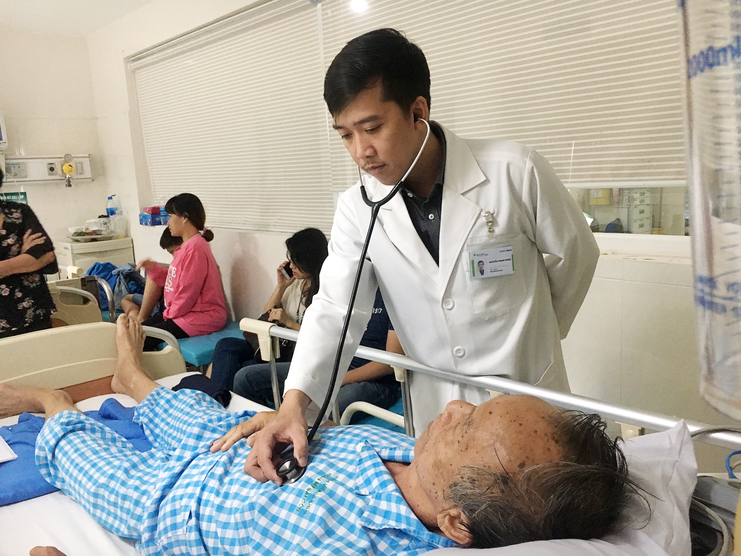 Sức khỏe - Cứu sống cụ ông 71 tuổi té bất tỉnh ngay cửa bệnh viện