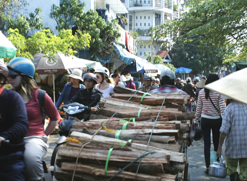 Tâm sự - Phía sau lời đề nghị đi bán củi ngày 30 Tết của mẹ chồng với nàng dâu