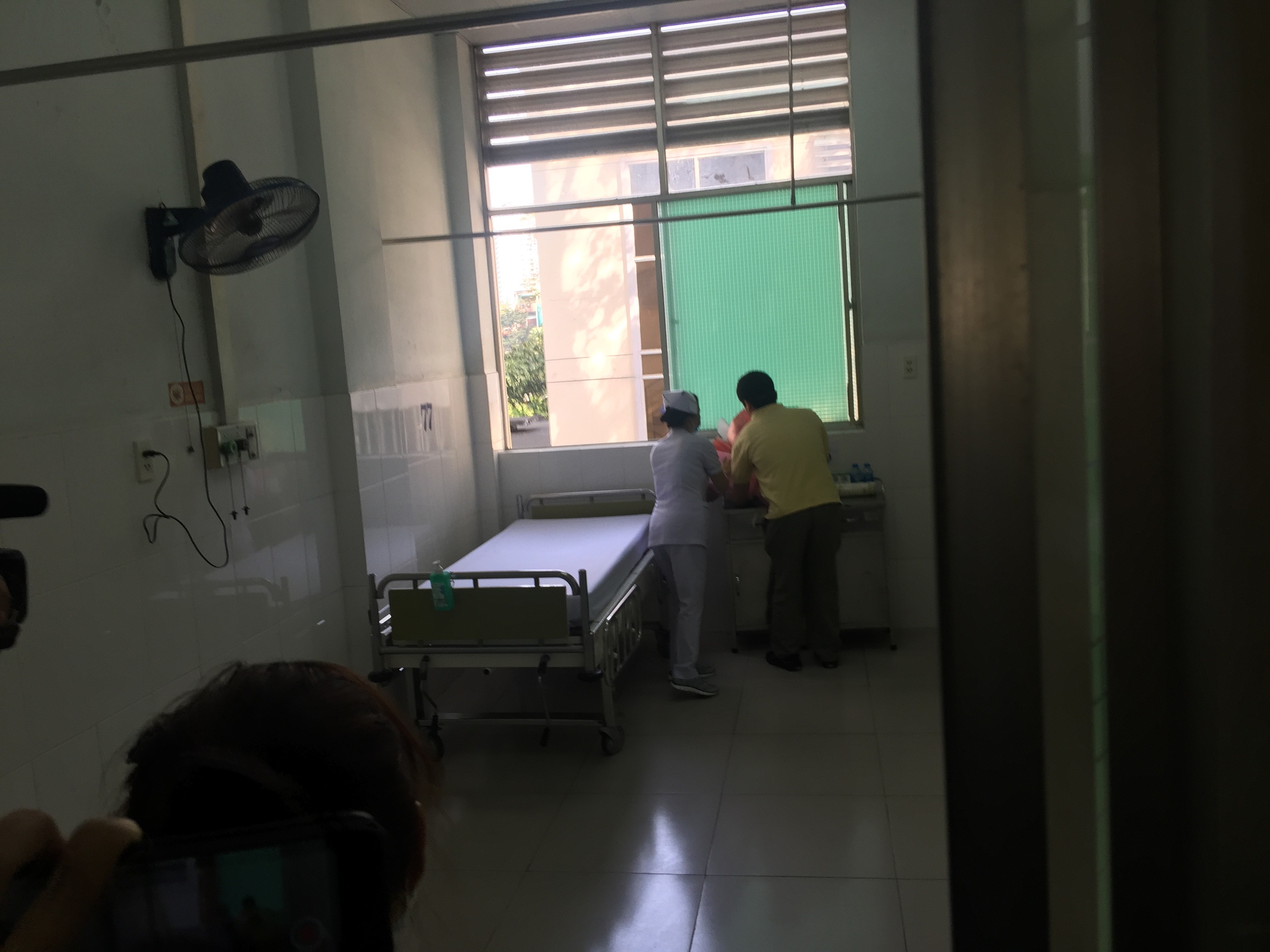 Tin nhanh - Ảnh: Niềm vui vỡ &ograve;a ng&agrave;y xuất viện của bệnh nh&acirc;n đầu ti&ecirc;n nhiễm chủng virus Corona được điều trị tại Việt Nam (H&igrave;nh 4).