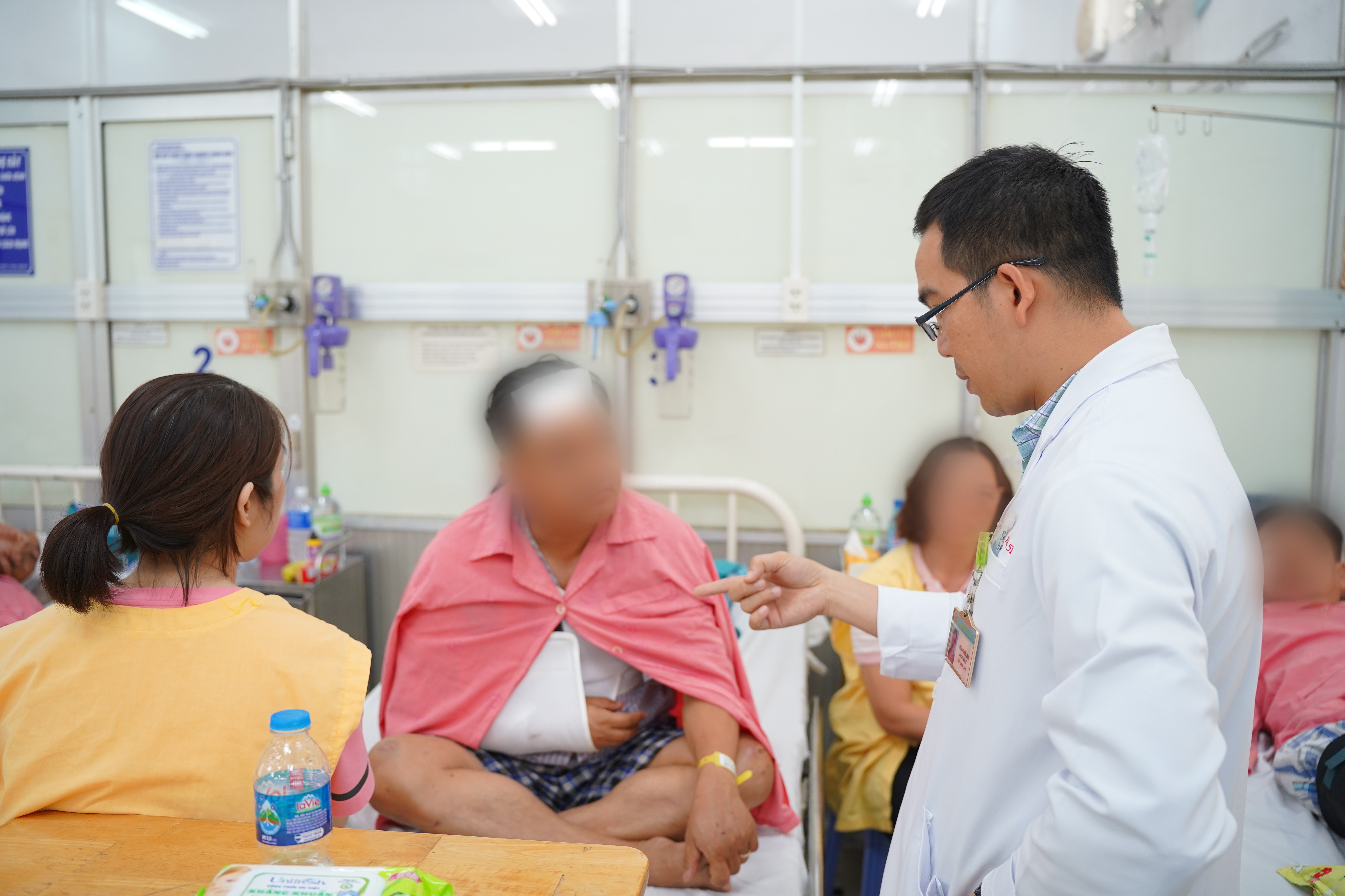 Dân sinh - Tình hình sức khỏe của 15 nạn nhân vụ tai nạn ở tỉnh Kon Tum