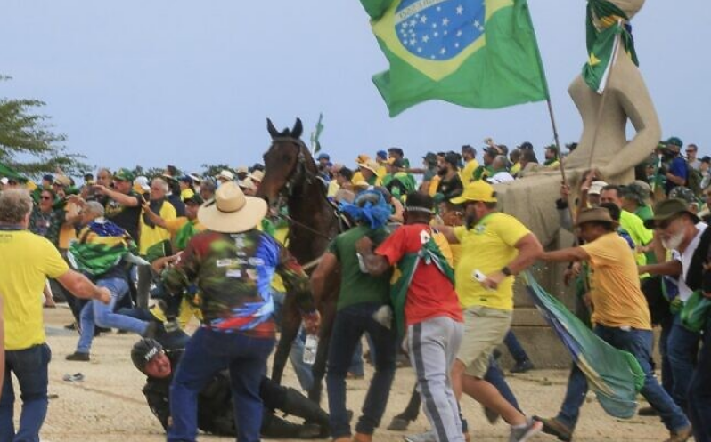 Thế giới - Bạo loạn ở trung tâm hành chính của Brazil, 400 người bị bắt (Hình 3).