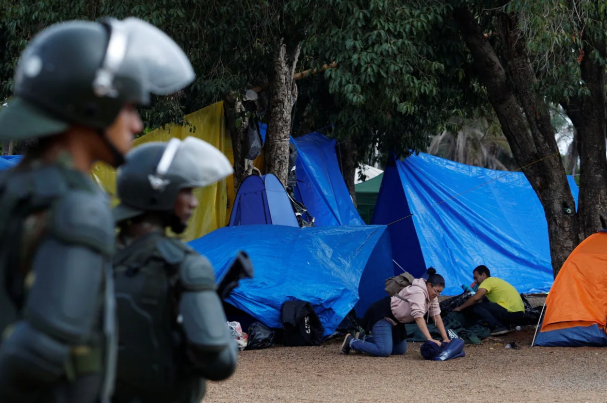 Thế giới - Bạo loạn ở Thủ đô Brazil: Ông Bolsonaro nhập viện, 1.500 người bị bắt (Hình 2).