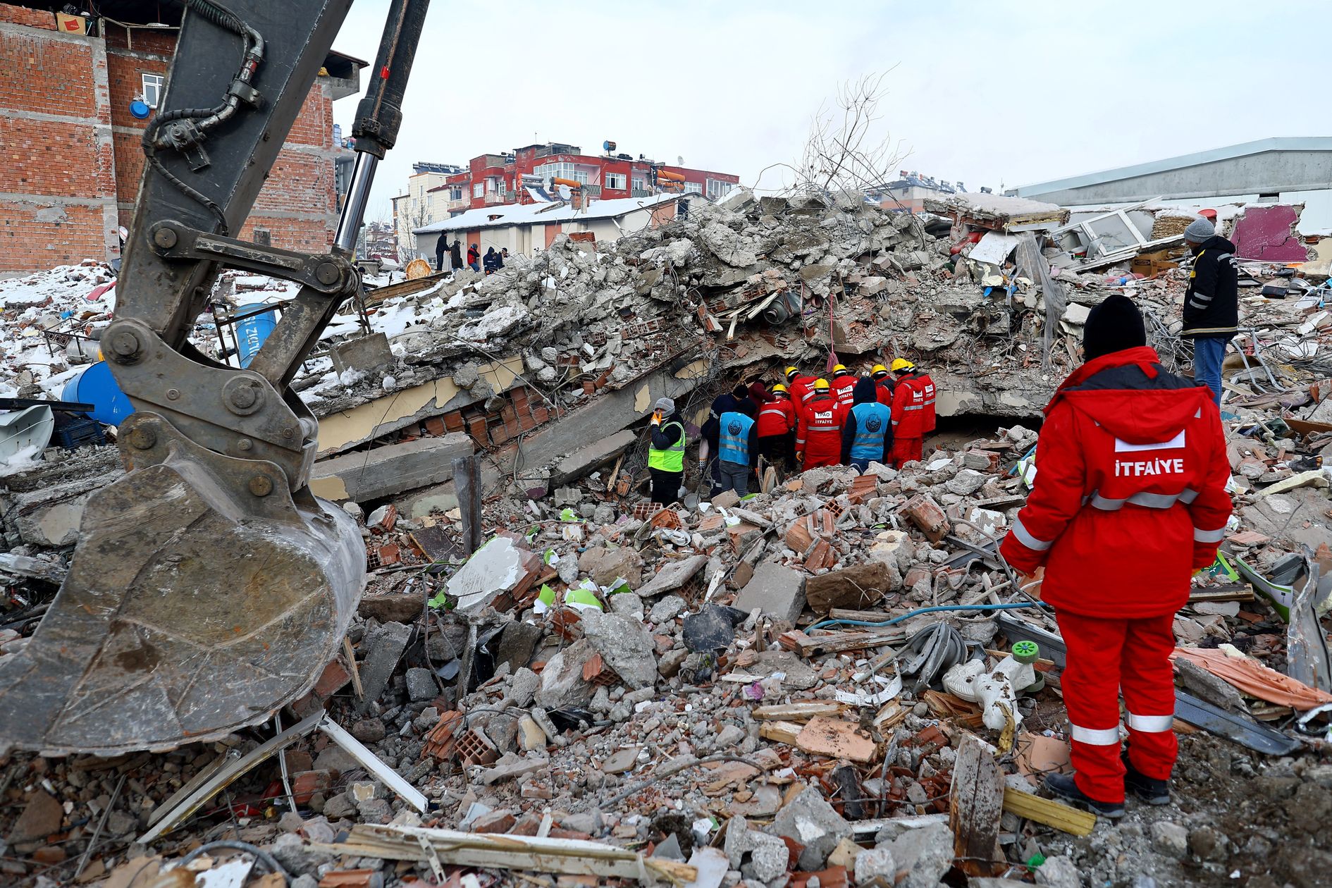 Thế giới - Khoảnh khắc gói gọn nỗi đau khôn tả sau trận động đất ở Thổ Nhĩ Kỳ (Hình 3).