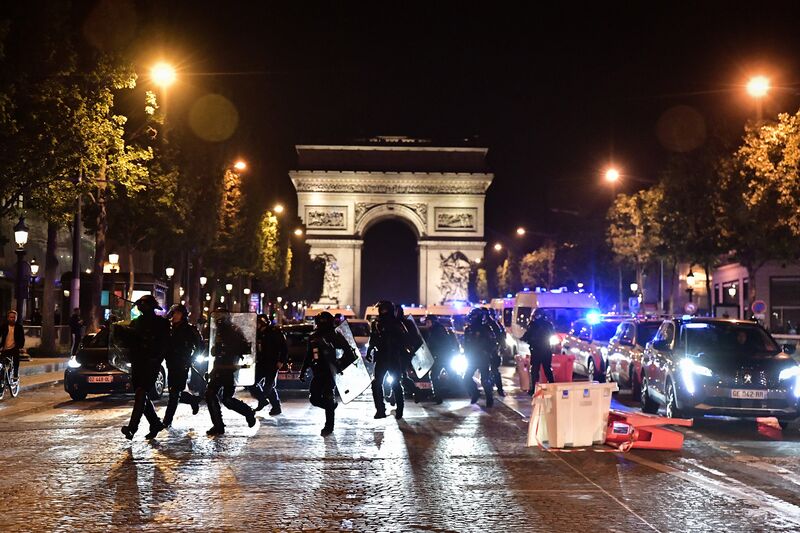 Thế giới - Tổng thống Pháp Macron như “đang đi trên dây” dù bạo loạn đã dịu đi