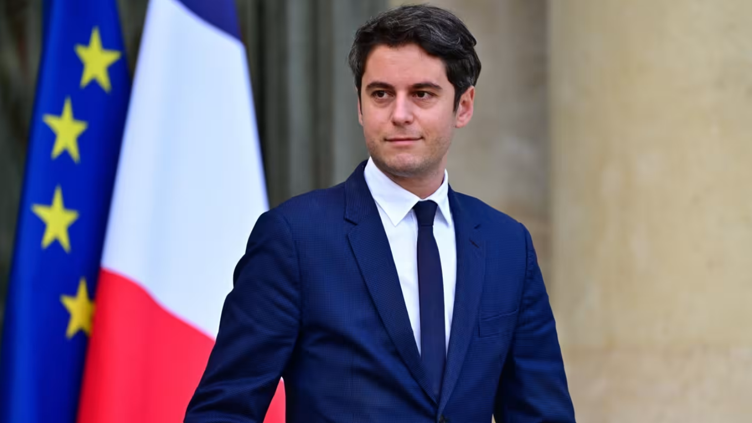 Thế giới - Ông Macron bổ nhiệm đồng minh thân cận 34 tuổi làm tân Thủ tướng Pháp