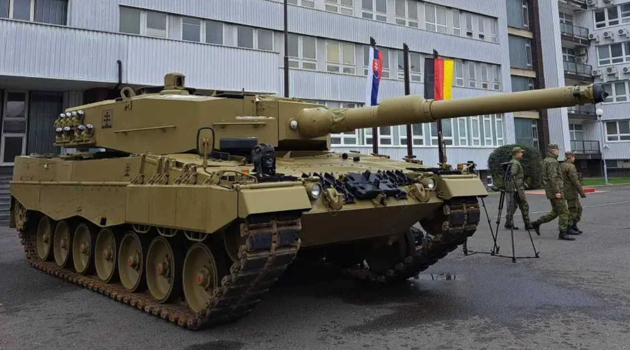 Thế giới - Slovakia tiết lộ kế hoạch mua hơn 100 xe tăng chiến đấu chủ lực (Hình 2).