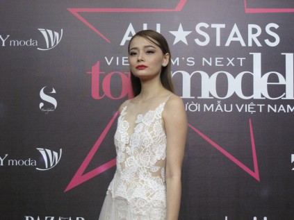 Giải trí - Dàn sao lộng lẫy trên thảm đỏ chung kết 'Vietnam's Next Top Model '2017  (Hình 6).