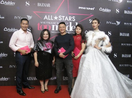 Giải trí - Dàn sao lộng lẫy trên thảm đỏ chung kết 'Vietnam's Next Top Model '2017  (Hình 7).