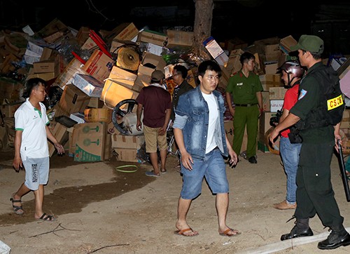 Cháy, nổ lớn thiêu rụi kho hàng điện máy trong đêm (Hình 2).