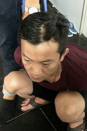 Bắt quả tang đối tượng bán thuốc lắc, ma túy đá trước quán bar (Hình 2).