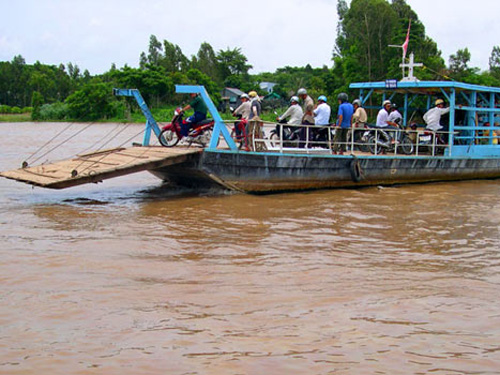 Bé gái rơi từ đò xuống sông Hậu tử vong 