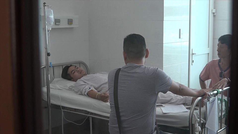 Clip: Người thân buồn bã, không tin 'hiệp sĩ' bị trộm đâm tử vong
