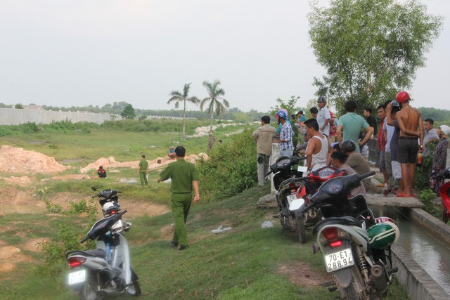 Nghi án nam công nhân bị truy sát, rơi xuống kênh chết tức tưởi (Hình 2).