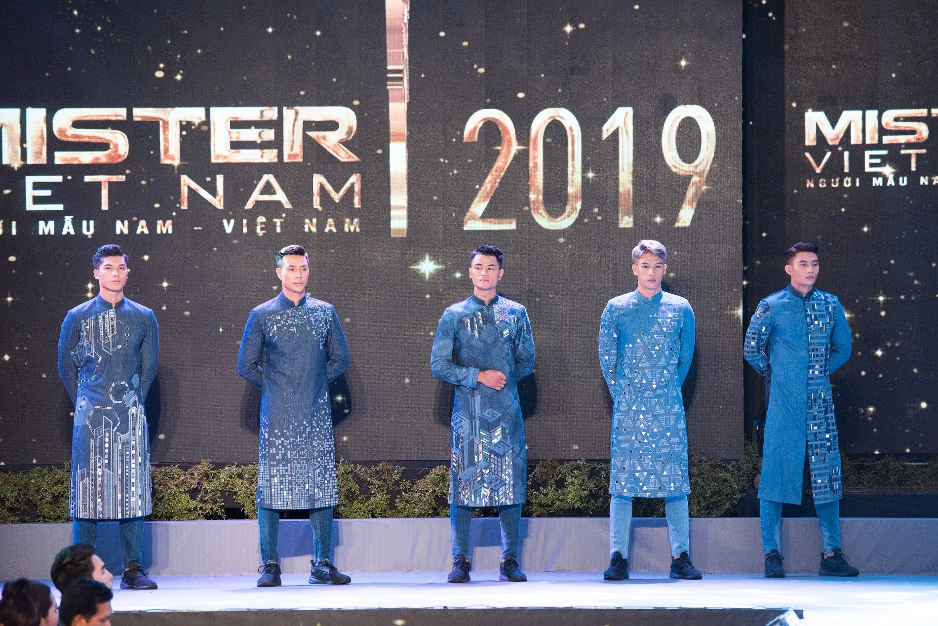 Sự kiện - Chung kết Mister Việt Nam 2019: BTC phải làm thêm quyền trượng tặng cho Quán quân