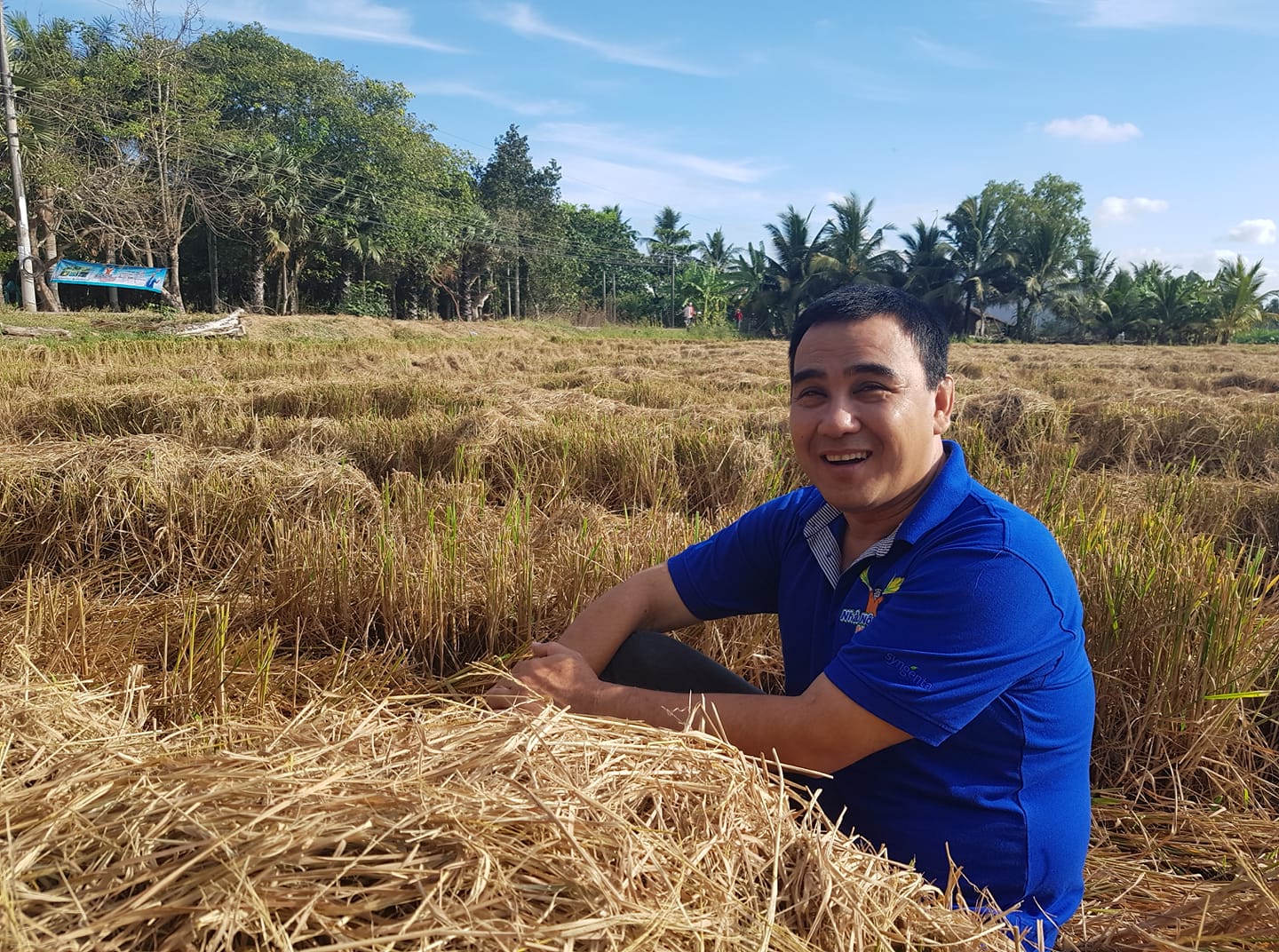 Ngôi sao - Có một Quyền Linh mang dép tổ ong, ngồi cà phê vỉa hè, ngắm phố phường tấp nập (Hình 2).