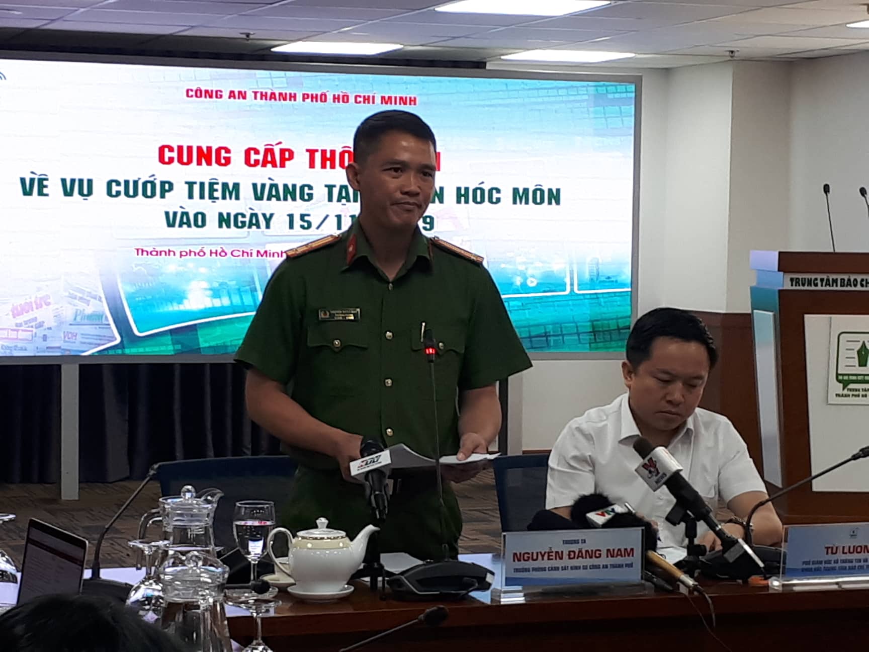 Hồ sơ điều tra - Họp báo vụ nổ súng cướp tiệm vàng ở Hóc Môn: Băng cướp chuyên nghiệp, theo dõi tiệm vàng Thông Phương nhiều ngày
