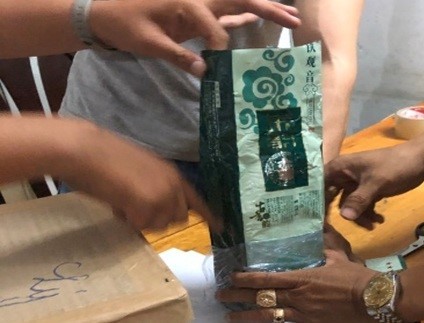 An ninh - Hình sự - Theo dấu một đối tượng tàng trữ 'chất cấm', công an tóm gọn băng nhóm mua bán ma túy ở TP.HCM (Hình 2).