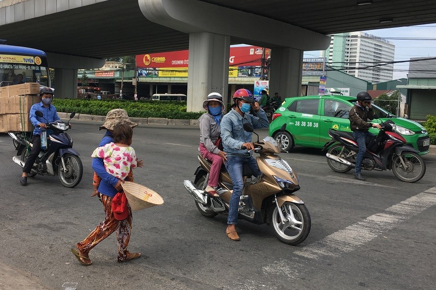 Dân sinh - 'Tập đoàn cái bang' bao vây người đi đường (Hình 2).