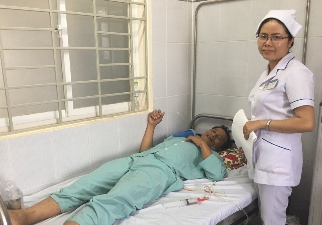 Sức khỏe - Cứu sống người đàn ông bị gỗ đâm thủng bụng suýt chết