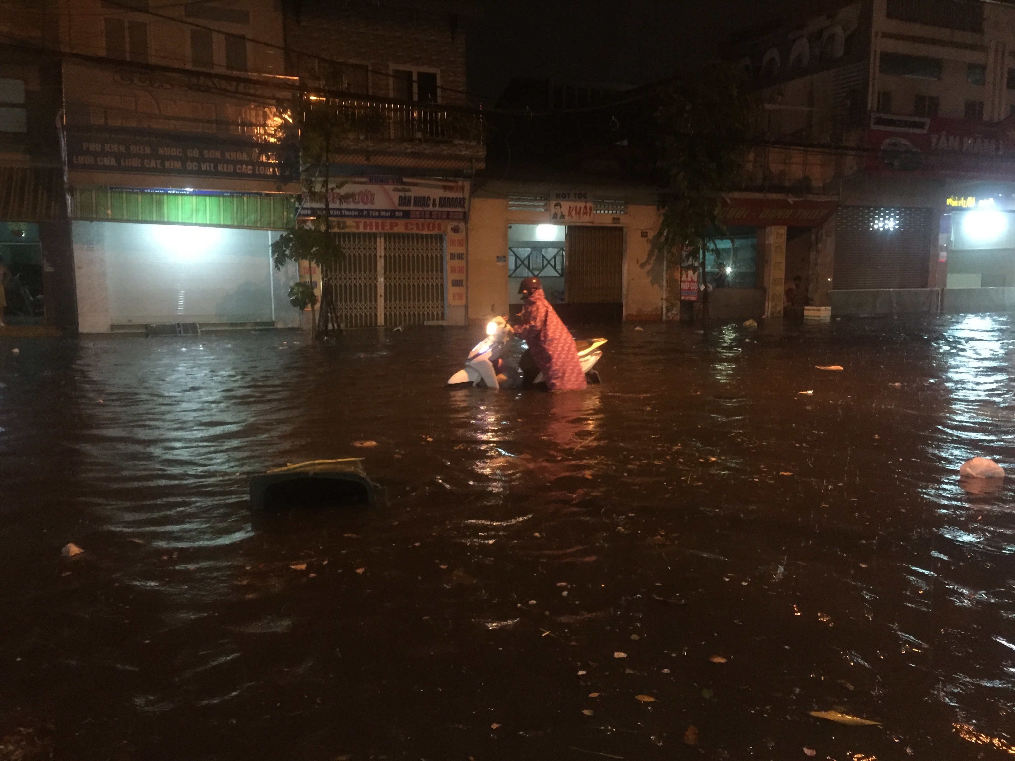 Tin nhanh - Đồng Nai: Nhiều tuyến đường ngập sâu sau cơn mưa lớn kéo dài (Hình 3).