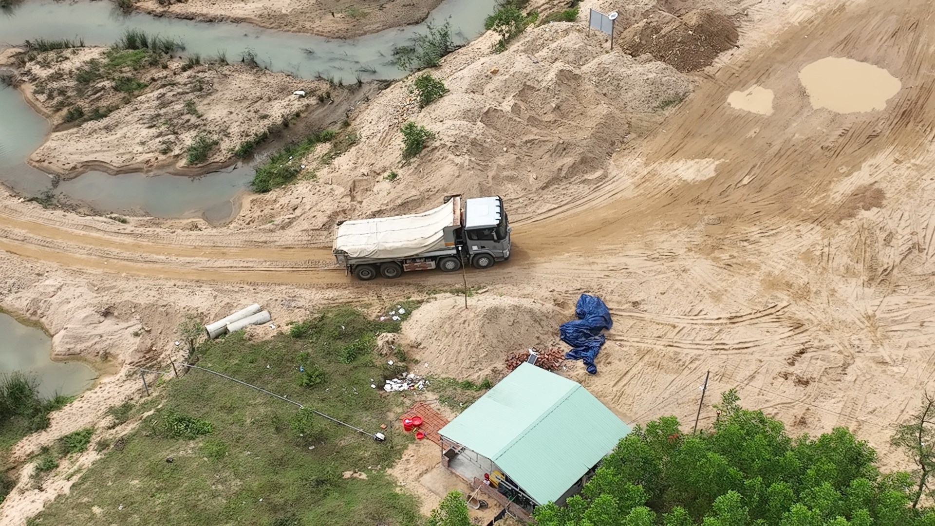 Hồ sơ điều tra - Bình Định: Không vận hành trạm cân, mỏ cát ồ ạt tuồn cát ra ngoài trái quy định (Hình 3).