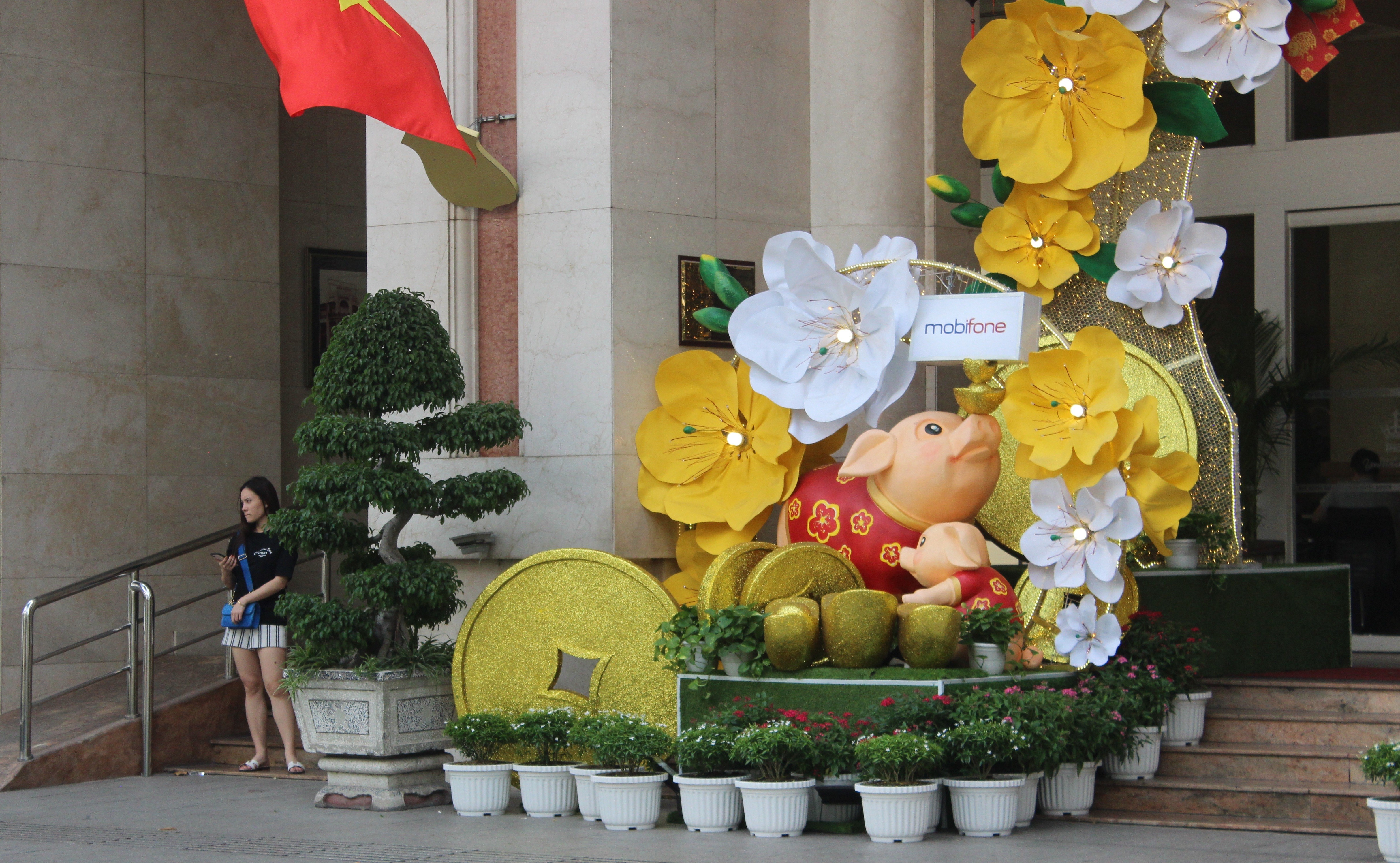 Tin nhanh - TP.HCM: Mu&ocirc;n v&agrave;n kiểu linh vật tết Kỷ Hợi 2019 (H&igrave;nh 3).