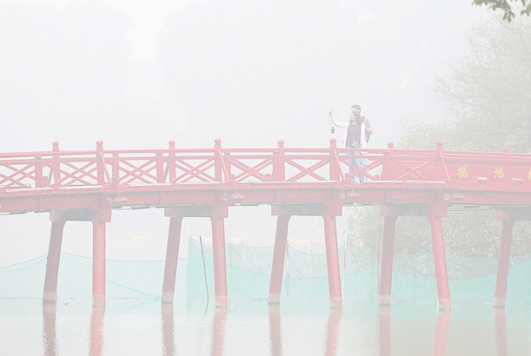 Xã hội - Chùm ảnh: Hà Nội chìm trong sương mù ngày 16/1 (Hình 8).