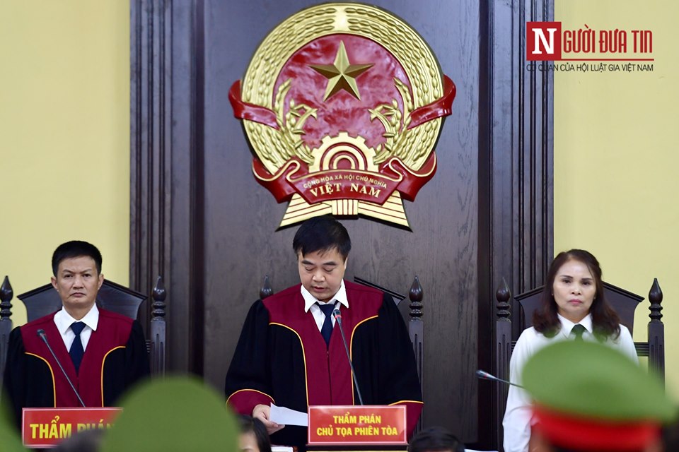 Hồ sơ điều tra - Xét xử vụ gian lận thi cử rúng động Sơn La: Áp giải cựu công an tỉnh tới tòa (Hình 2).