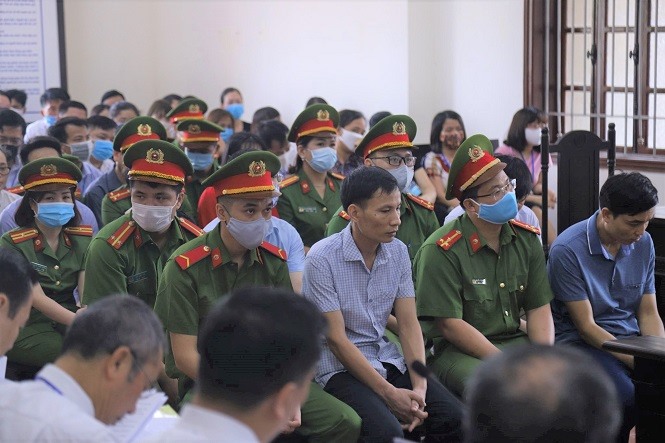 Hồ sơ điều tra - Giữ vai trò chủ mưu, nguyên Trưởng phòng Khảo thí sở GD&ĐT tỉnh Hòa Bình lĩnh 8 năm tù