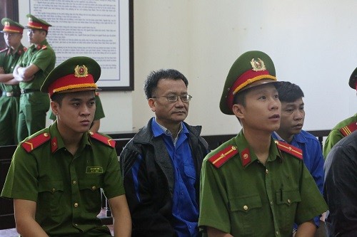 Hồ sơ điều tra - Xử vụ điểm thi Hòa Bình: Luật sư đề nghị triệu tập ông Mai Văn Trinh