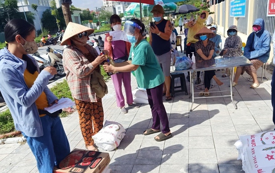 Dân sinh - Người góp trứng, người nấu cơm chung tay hỗ trợ nhau qua đại dịch (Hình 3).