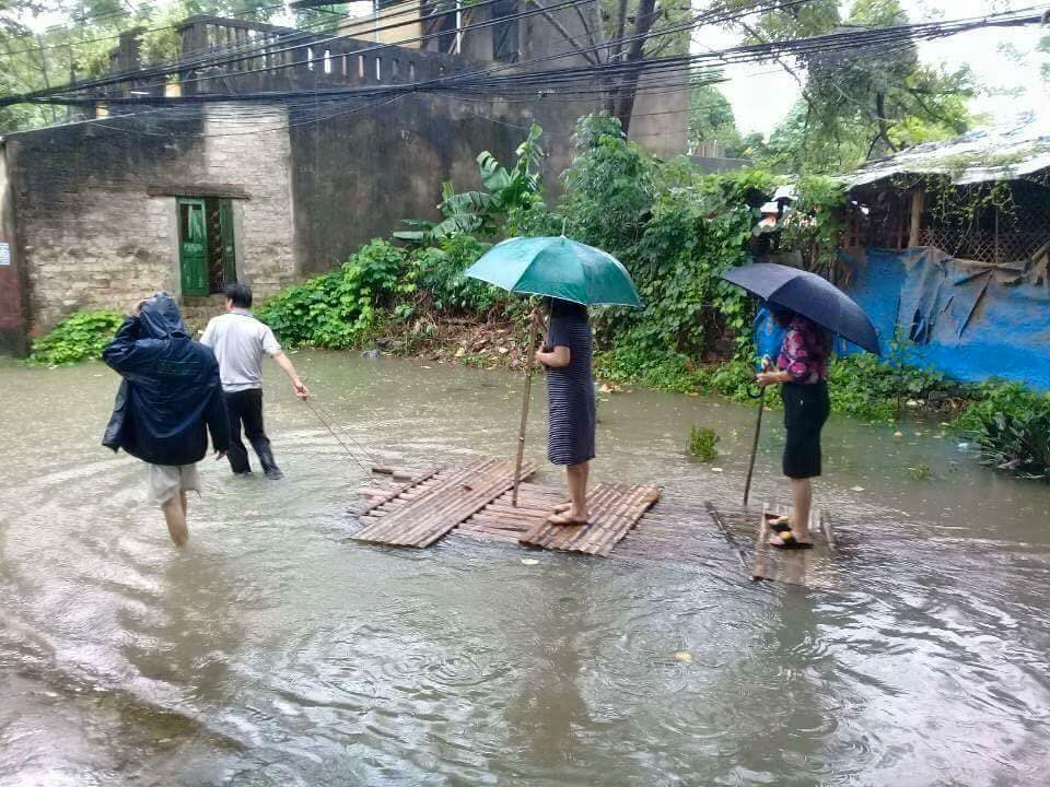 Xã hội - Chủ tịch phường nhờ dân kéo bè đi mừng ngày doanh nhân, bị nhầm là thị sát lũ