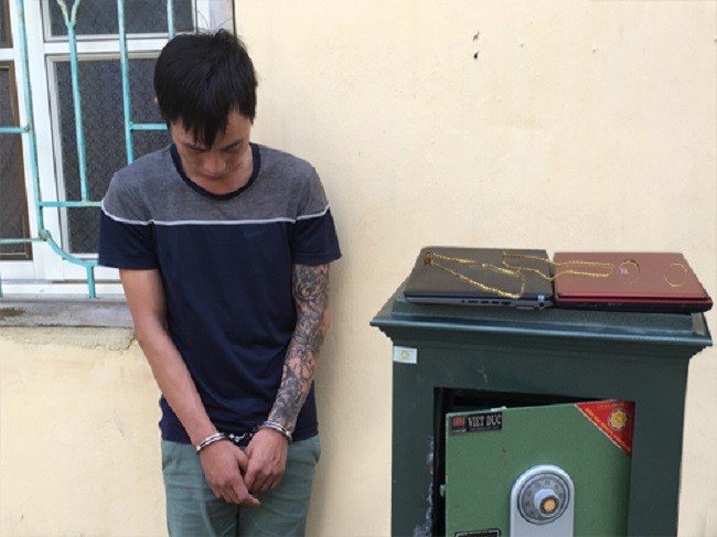 Bắt giữ tên trộm đột nhập nhà dân phá két sắt