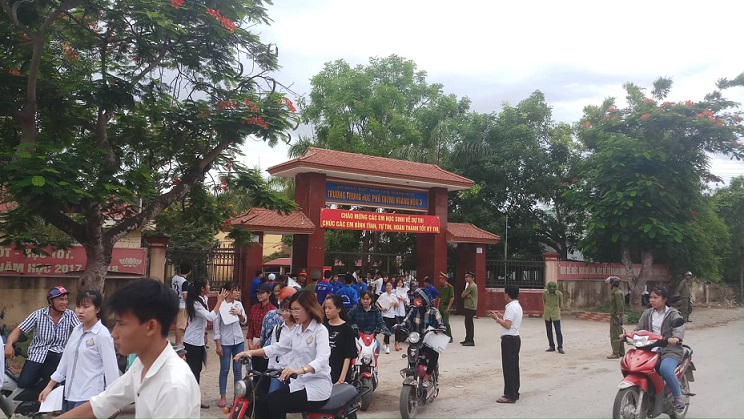 Thanh Hóa: Thí sinh thở phào sau khi kết thúc môn thi đầu tiên (Hình 3).