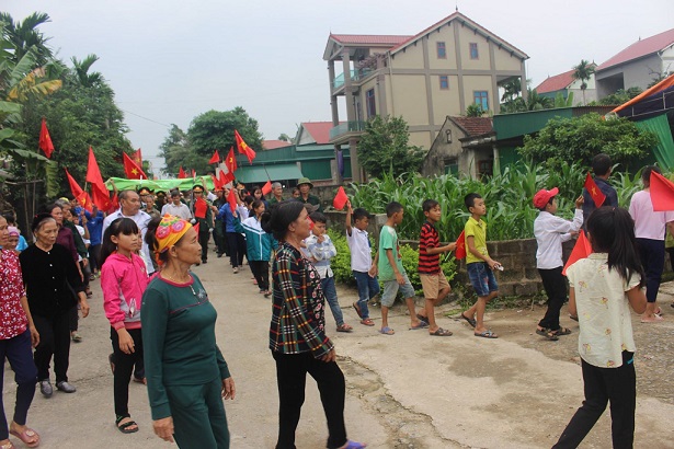 Tin nhanh - Cảm động lễ đón hài cốt liệt sĩ về quê nhờ chiếc bút khắc tên người yêu (Hình 3).