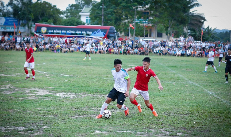 Thể thao - CLB bóng đá Hồng Lĩnh Hà Tĩnh thi đấu giao hữu tại quê nhà để quyên góp từ thiện (Hình 2).