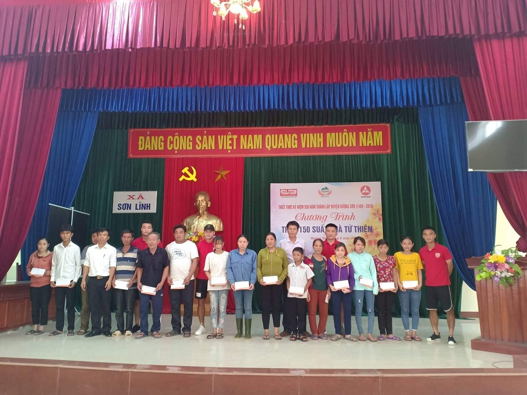 Thể thao - CLB bóng đá Hồng Lĩnh Hà Tĩnh thi đấu giao hữu tại quê nhà để quyên góp từ thiện