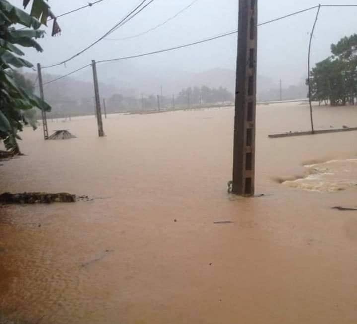 Tin nhanh - Mưa lớn kéo dài khiến nhiều địa phương tại Hà Tĩnh bị ngập lụt (Hình 2).