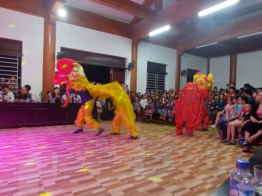 Dân sinh - Mang Tết Trung Thu đến với các em nhỏ ở bản Rào Tre (Hình 3).