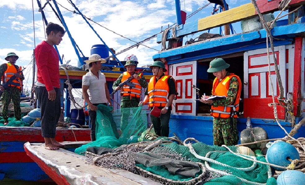 Dân sinh - Vấn nạn tàu giã cào trên biển trở thành nỗi ám ảnh của ngư dân Hà Tĩnh (Hình 3).