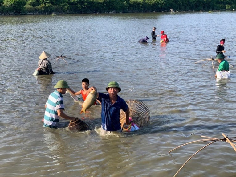 Văn hoá - Độc đáo lễ hội đánh cá truyền thống lớn nhất miền Trung (Hình 2).