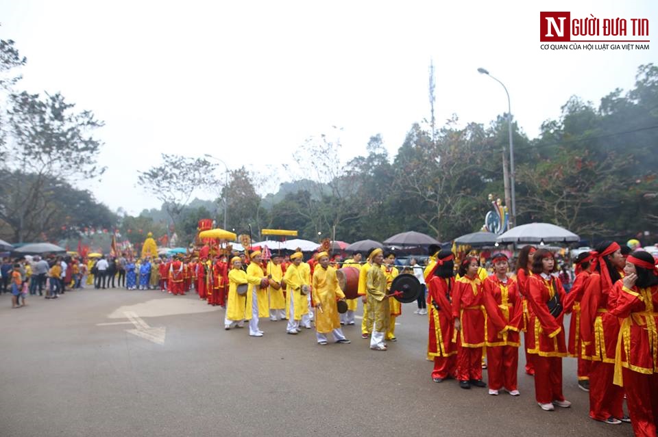 Tin nhanh - Tưng bừng hội Gióng Sóc Sơn, không còn lộn xộn tranh cướp “giò hoa tre” (Hình 2).