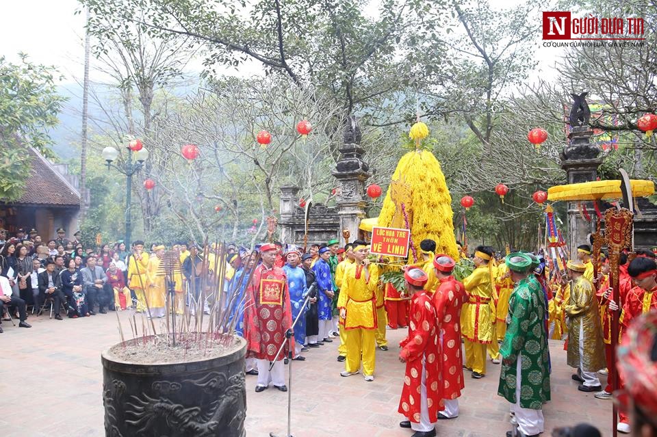 Tin nhanh - Tưng bừng hội Gióng Sóc Sơn, không còn lộn xộn tranh cướp “giò hoa tre” (Hình 5).