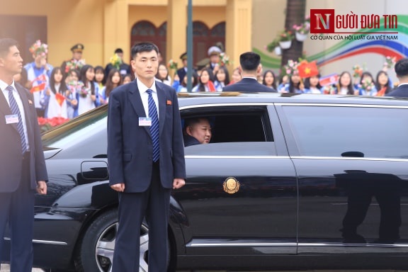 Tin nhanh - Hình ảnh đặc biệt của Nhà lãnh đạo Triều Tiên Kim Jong - un khi tới Việt Nam (Hình 4).