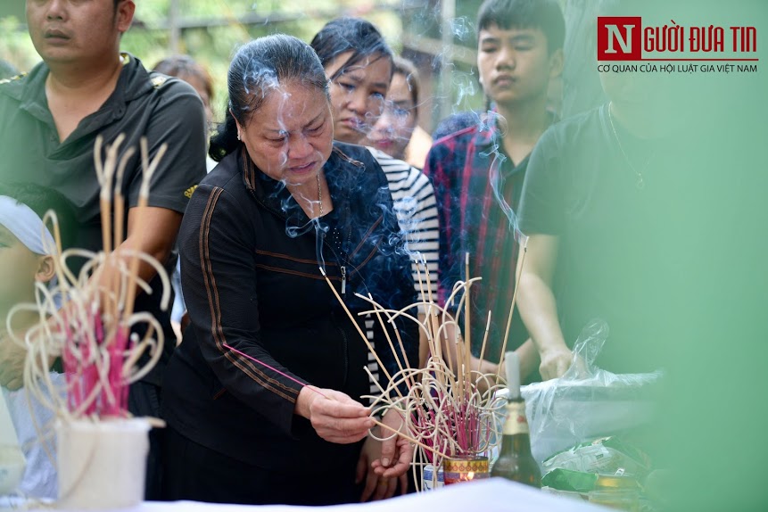 Tin nhanh - Vụ 8 học sinh đuối nước ở Hòa Bình: Không khí tang thương, nước mắt bao trùm con phố nhỏ (Hình 3).