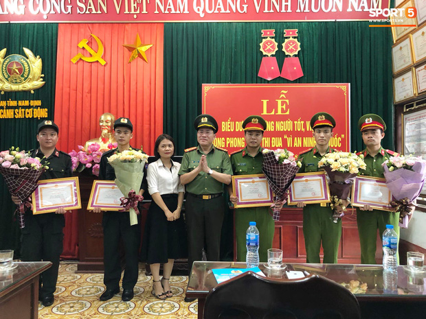 Tin nhanh - Mẹ bé trai bị co giật ở SVĐ Thiên Trường: “Tôi thực sự cảm ơn tất cả các anh đã cứu cháu” (Hình 3).