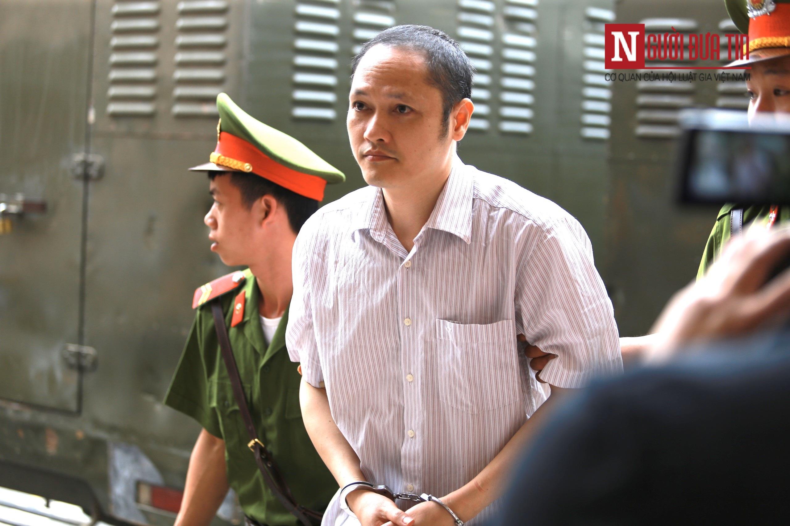 Hồ sơ điều tra - X&eacute;t xử gian lận thi cử H&agrave; Giang: Vợ &ocirc;ng Triệu T&agrave;i Vinh vắng mặt tại phi&ecirc;n to&agrave; (H&igrave;nh 2).