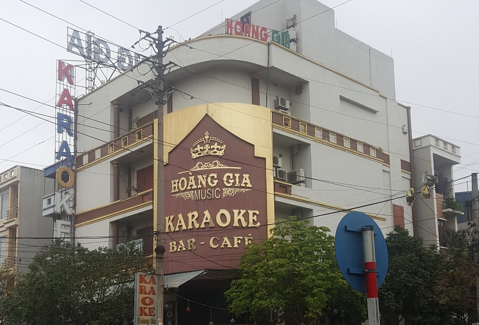 An ninh - Hình sự - Phá tụ điểm, bắt giữ 68 đối tượng thác loạn trong quán karaoke nổi tiếng ở Nam Định (Hình 2).